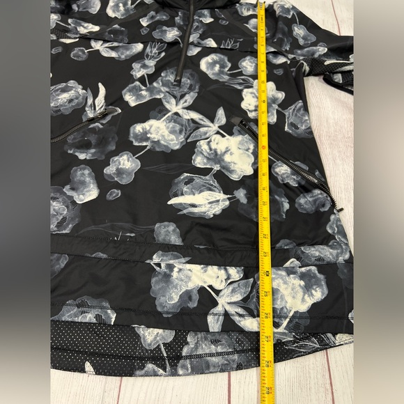 Lululemon Miss Misty Pullover - 10 - black white packable hooded windbreaker - Picture 15 of 16